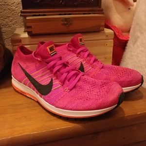 Nike Flyknit Streak size 9.5 Men's 11 Women's
